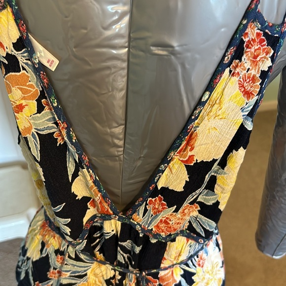 Pretty Flowery Maxi Dress - Picture 6 of 9